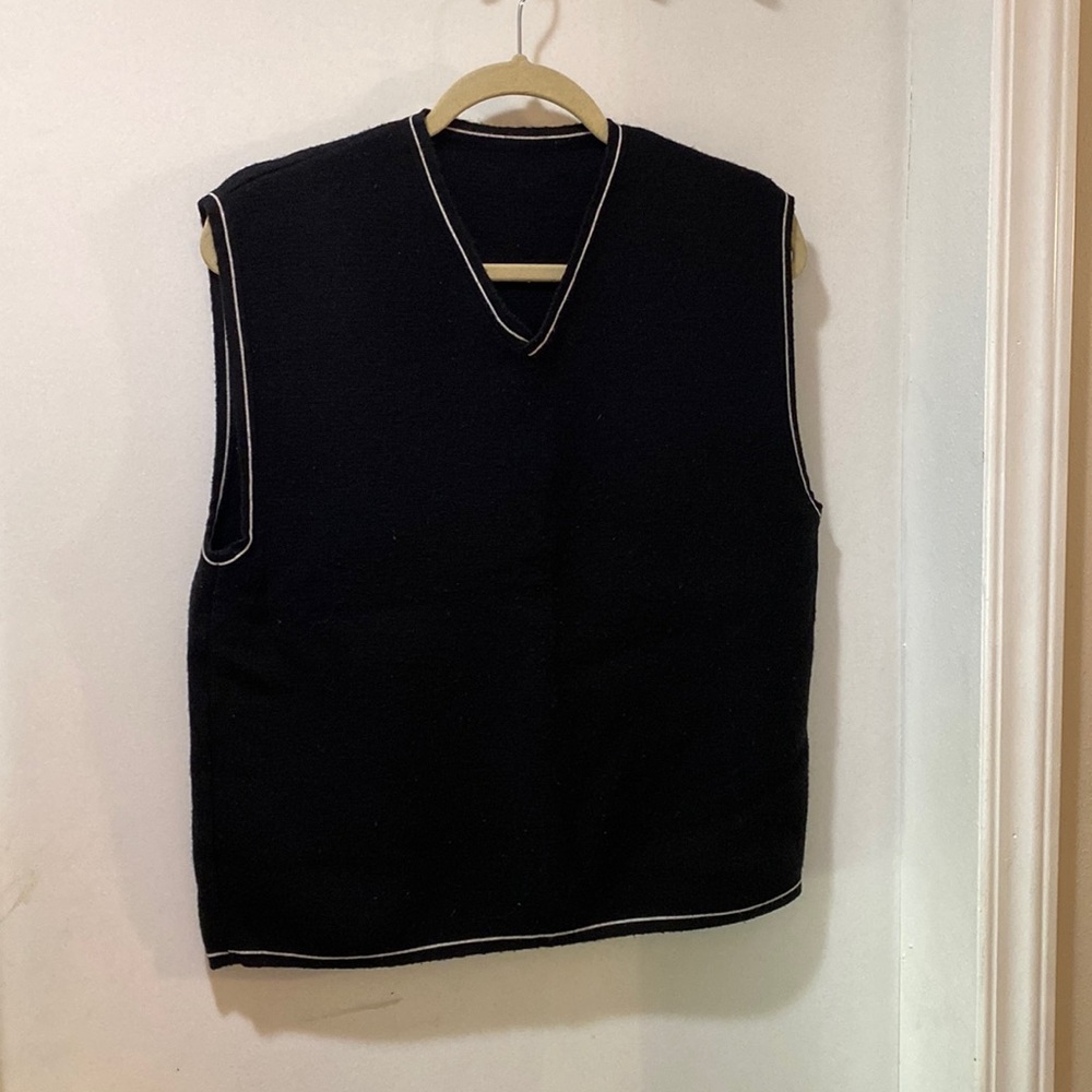 Black sweater vest size M